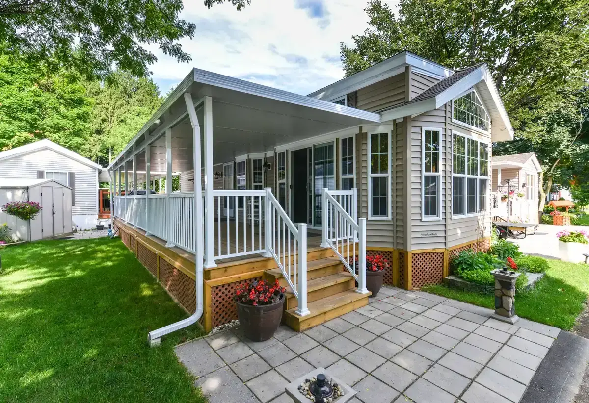 Railing-traditional-picket - Double T Screened Patios